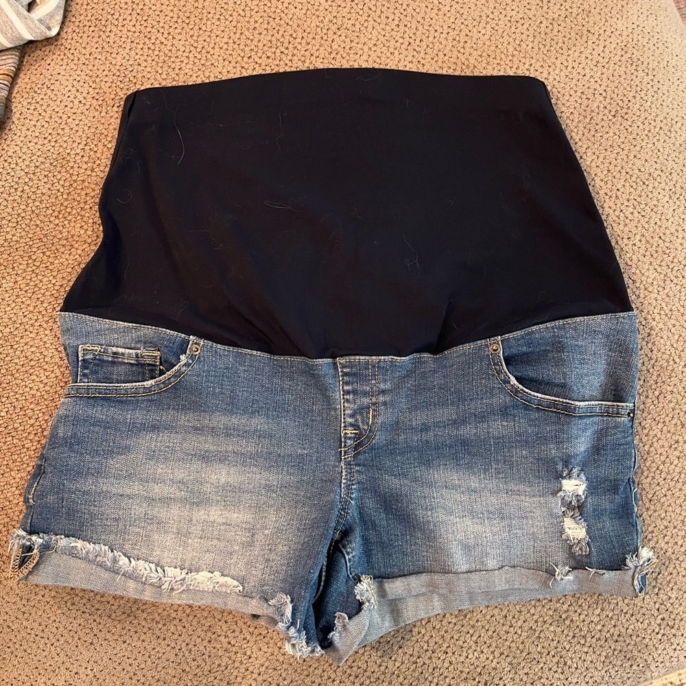 Ingrid & Isabel Over the Bump Cutoff Denim Maternity Shorts - Picture 5 of 8